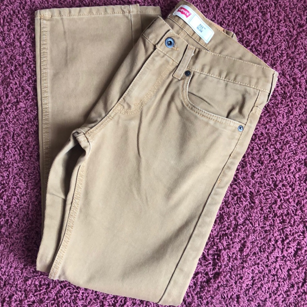 EUC Levi Jeans 28x28